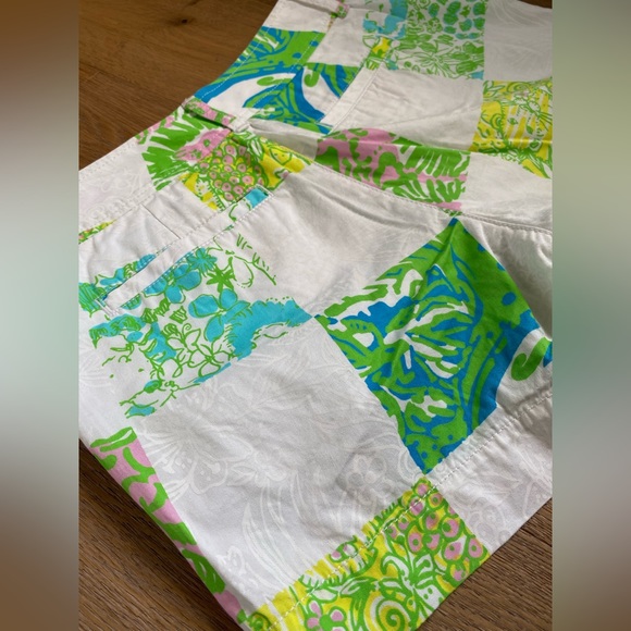 Size 2 Lilly Pulitzer shorts, women’s size 2 shorts - Picture 3 of 10